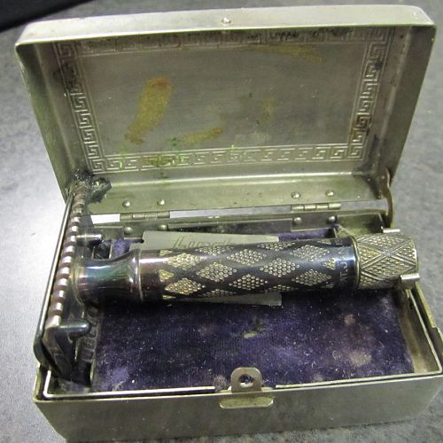 1922 Gillette New-Pre cleaning.